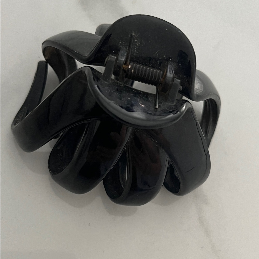 Black Hair Claw Clip